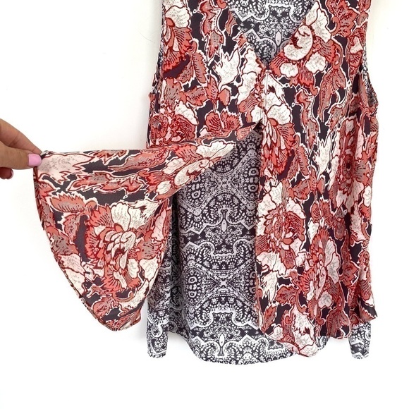 Lucky Brand tank top with v-neckline, loose &  flowy fit - Picture 3 of 9